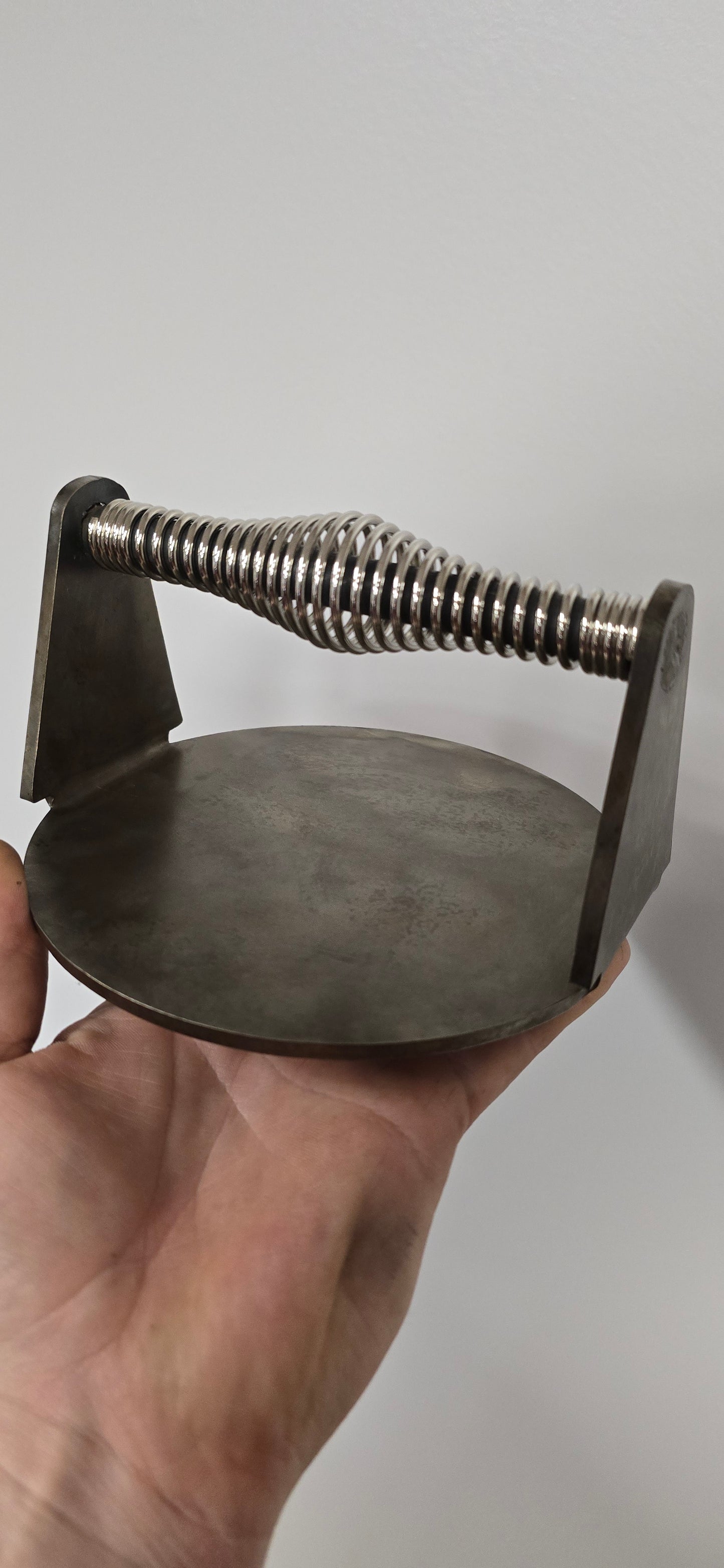 Hand-Forged Burger Smasher – Heavy Steel Smash Burger Press for Griddle & Cast Iron Cooking | Blacksmith-Made Grill Tool