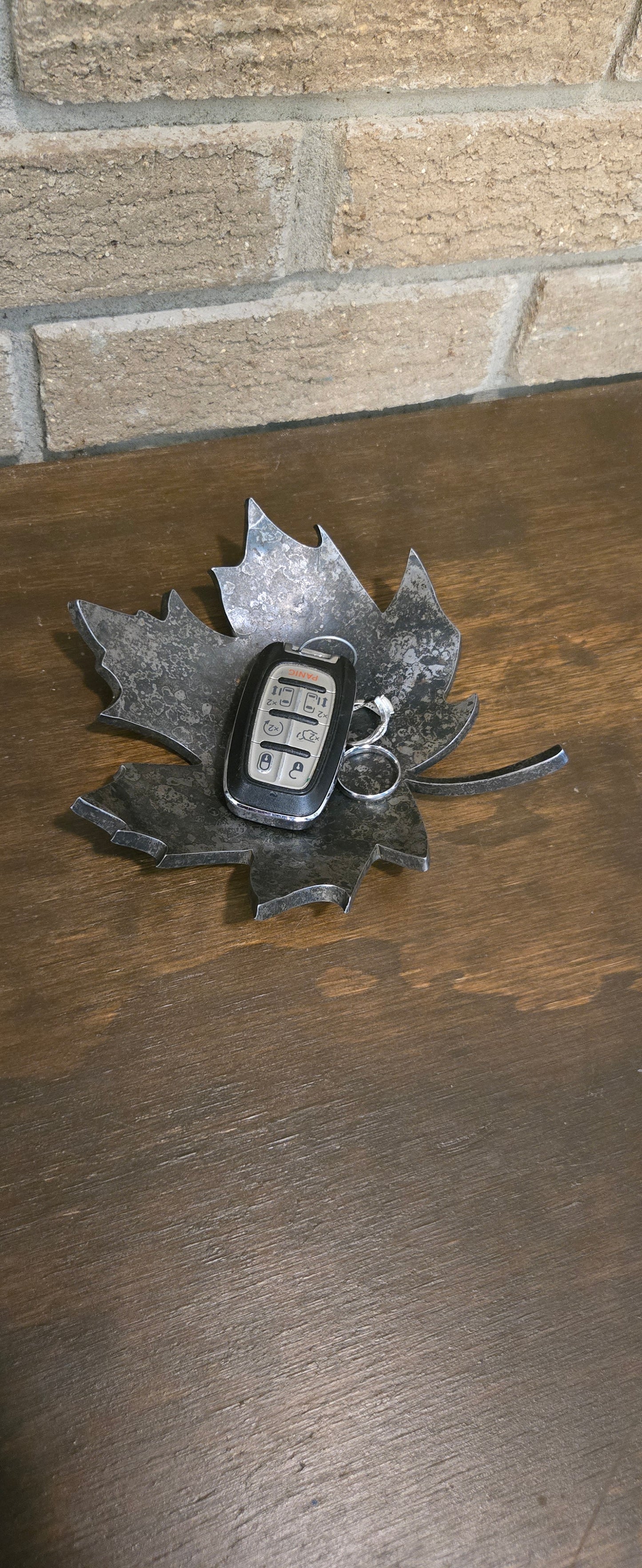 Hand-Forged Maple Leaf Catchall Bowl – Rustic Metal Tray for Keys, Rings & Decor