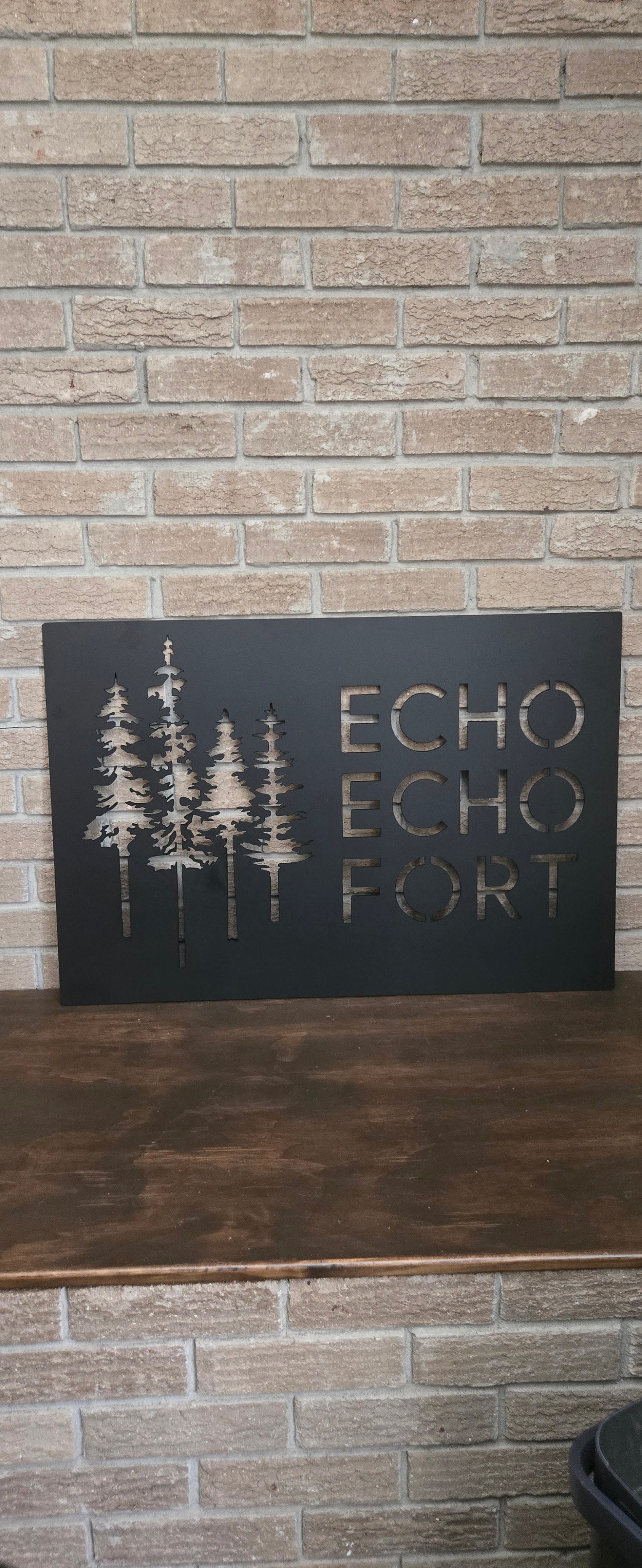 Personalized Metal Cabin Name Sign with Pine Trees – Custom Rustic Outdoor Decor