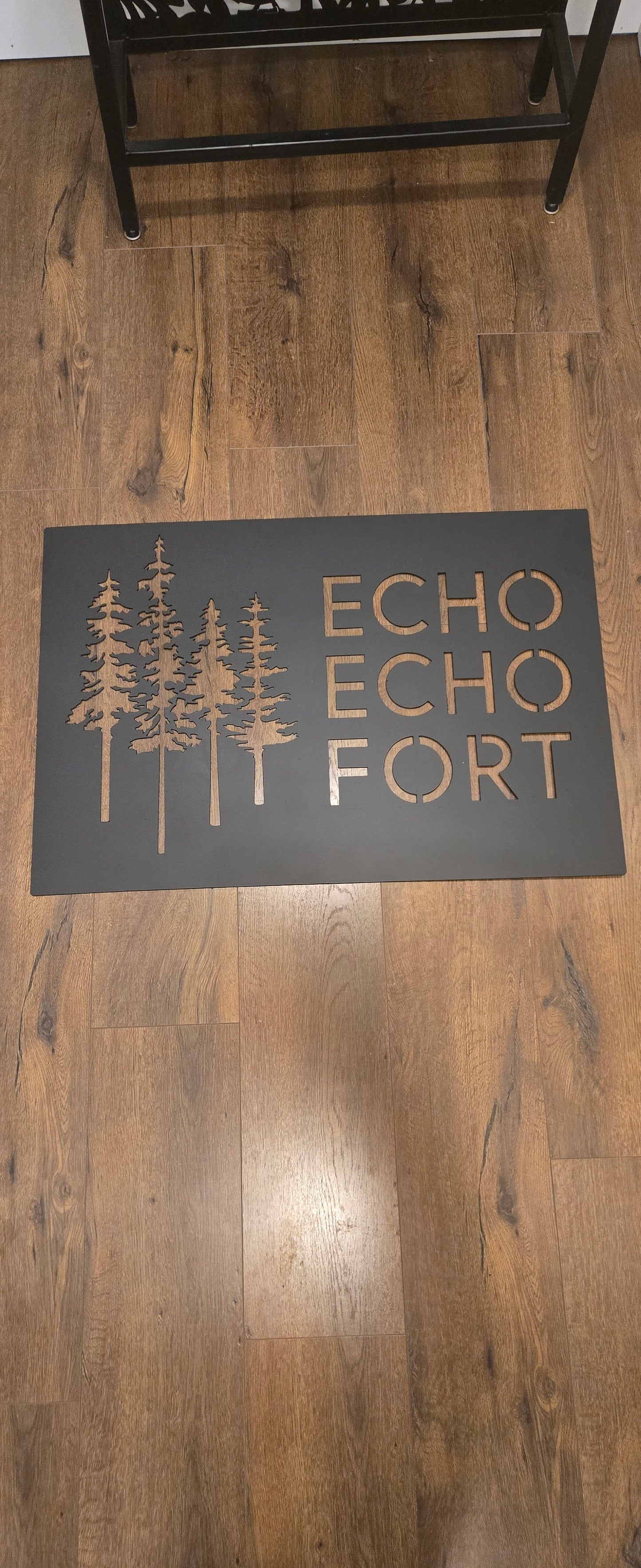Personalized Metal Cabin Name Sign with Pine Trees – Custom Rustic Outdoor Decor
