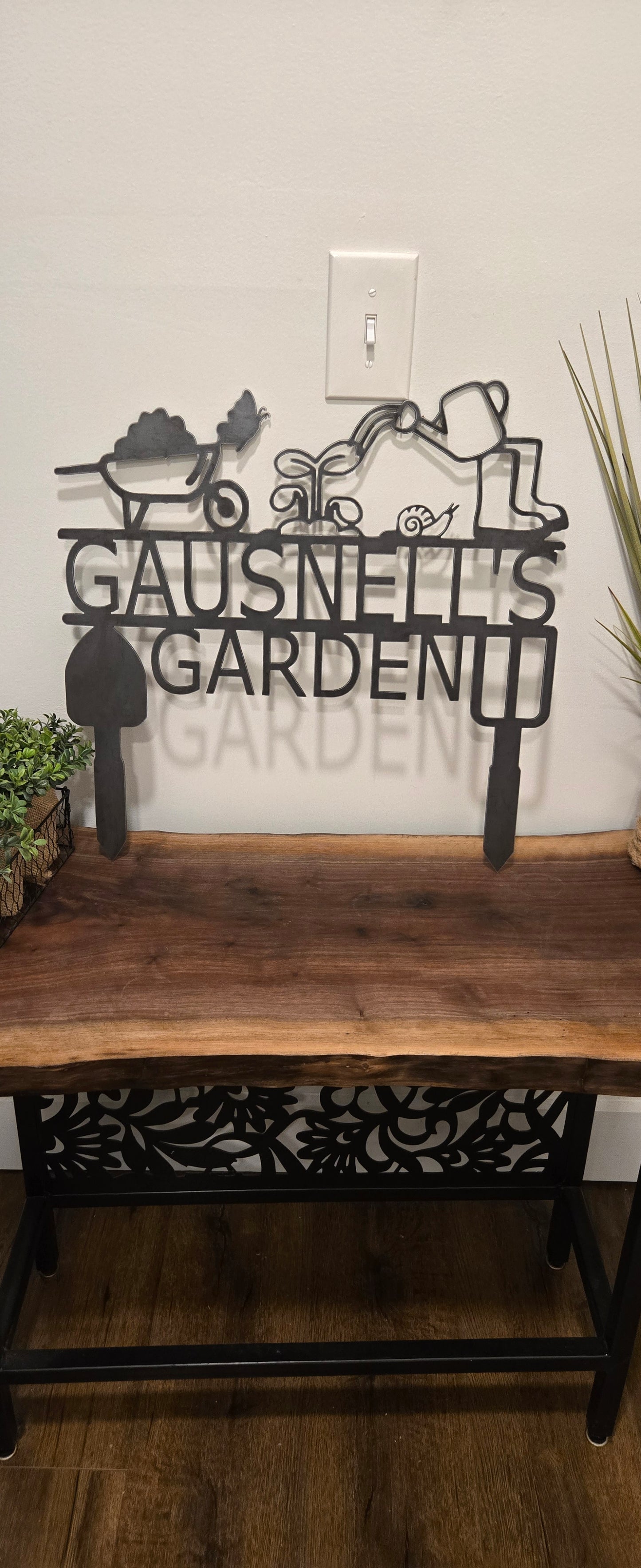 Custom Garden Sign with Personalized Text – Decorative Metal Yard Stake for Gardeners