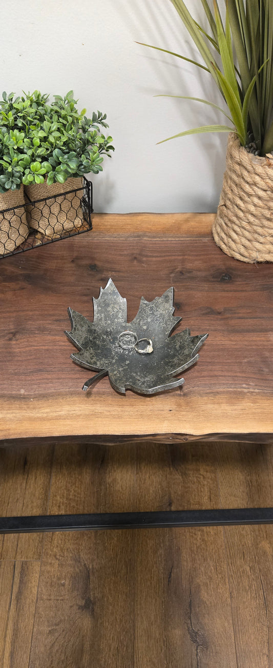 Hand-Forged Maple Leaf Catchall Bowl – Rustic Metal Tray for Keys, Rings & Decor